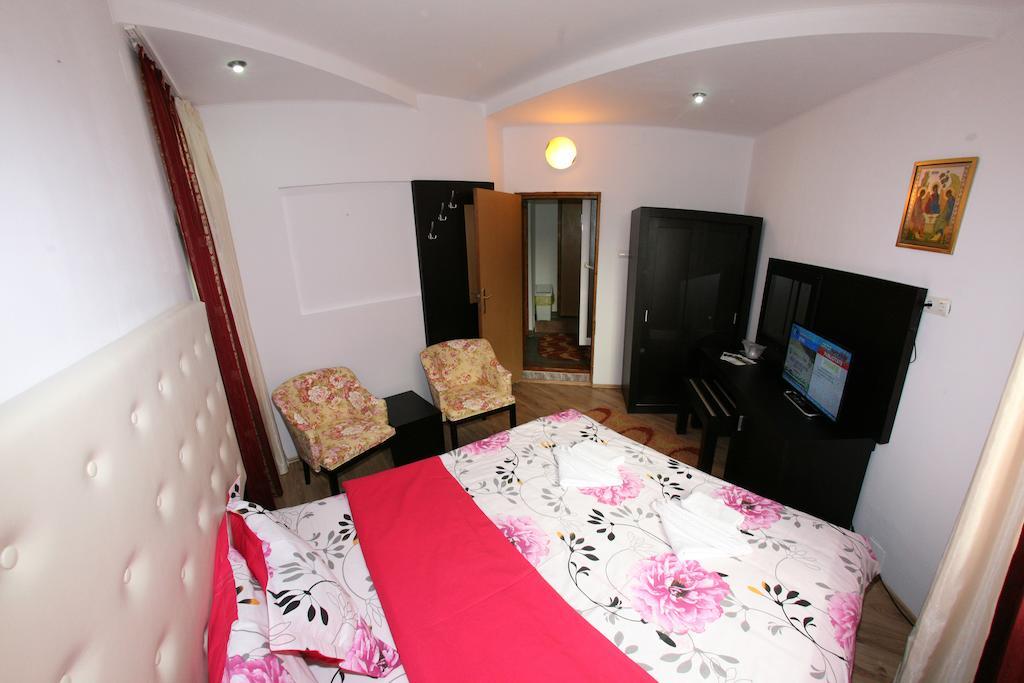 Guest house Pensiunea El Plazza 4*