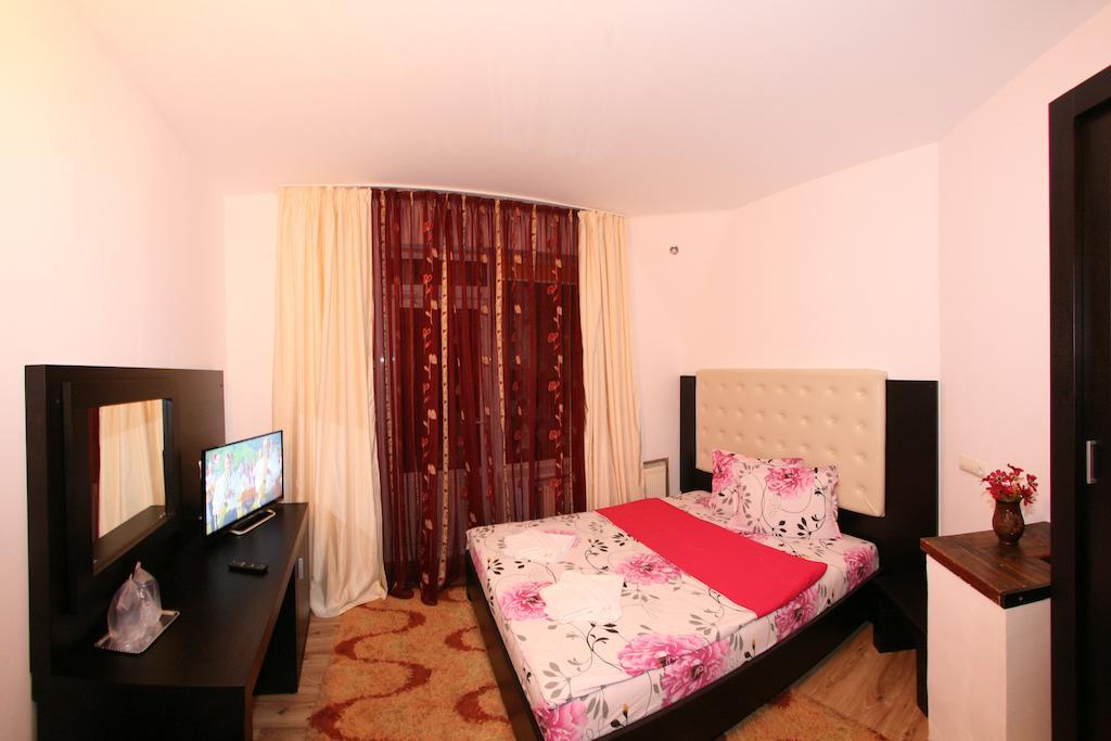 Pensiunea El Plazza Guest house 4*